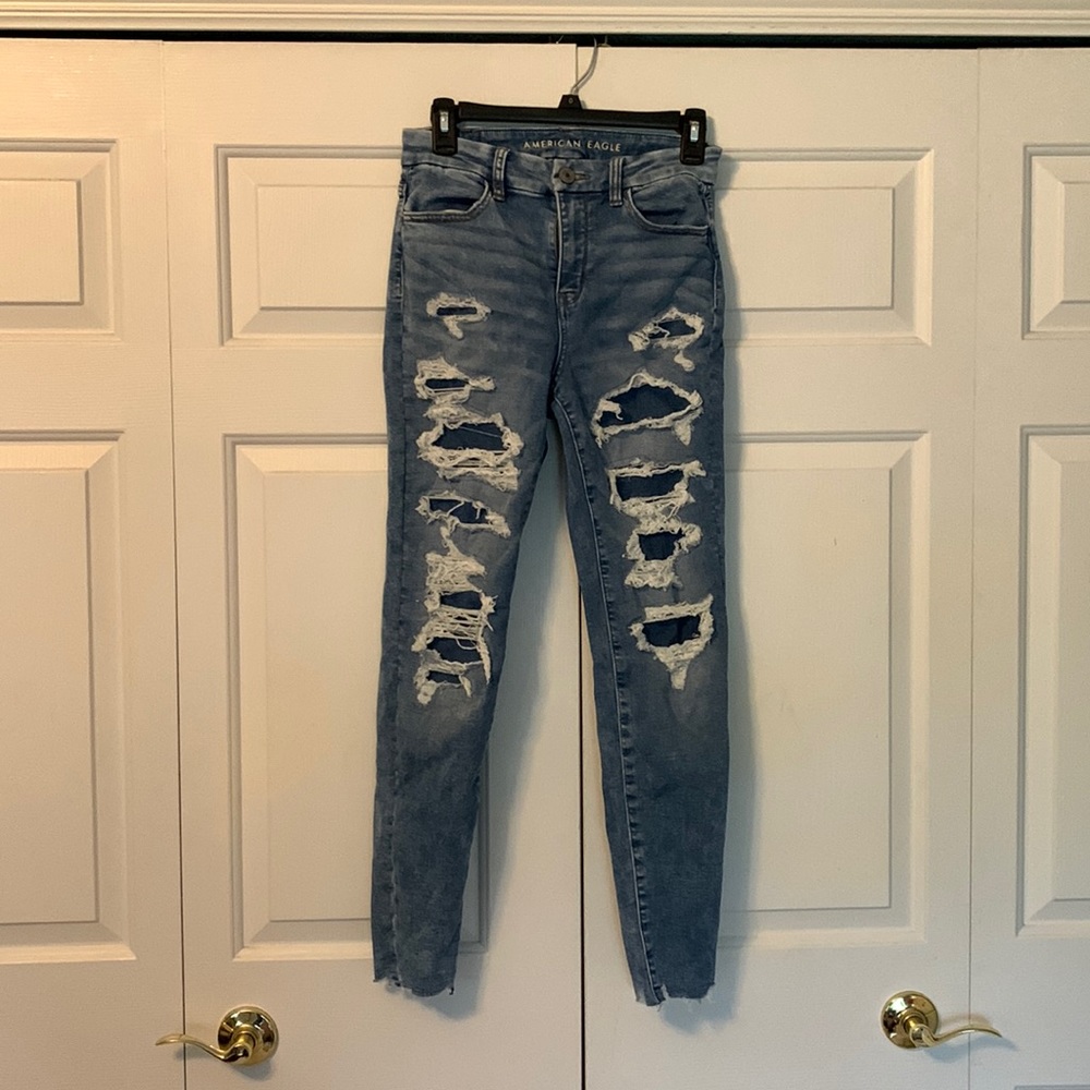 American Eagle size 2 ripped jeans